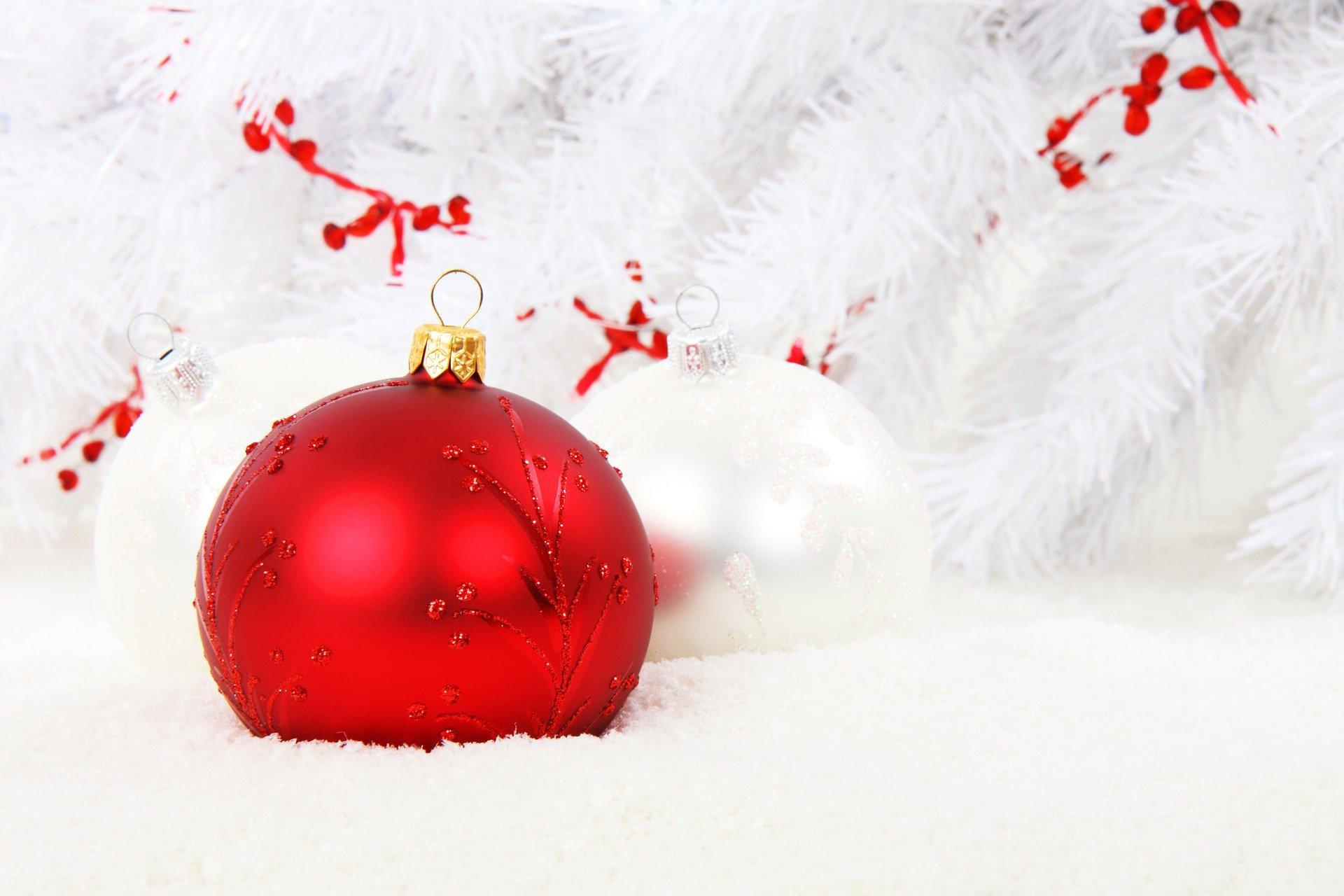 christmas-bauble-15738_1920.jpg